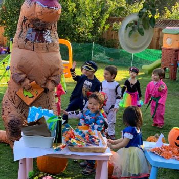 Mr.Dinosaur-and-kids-in-Halloween-party